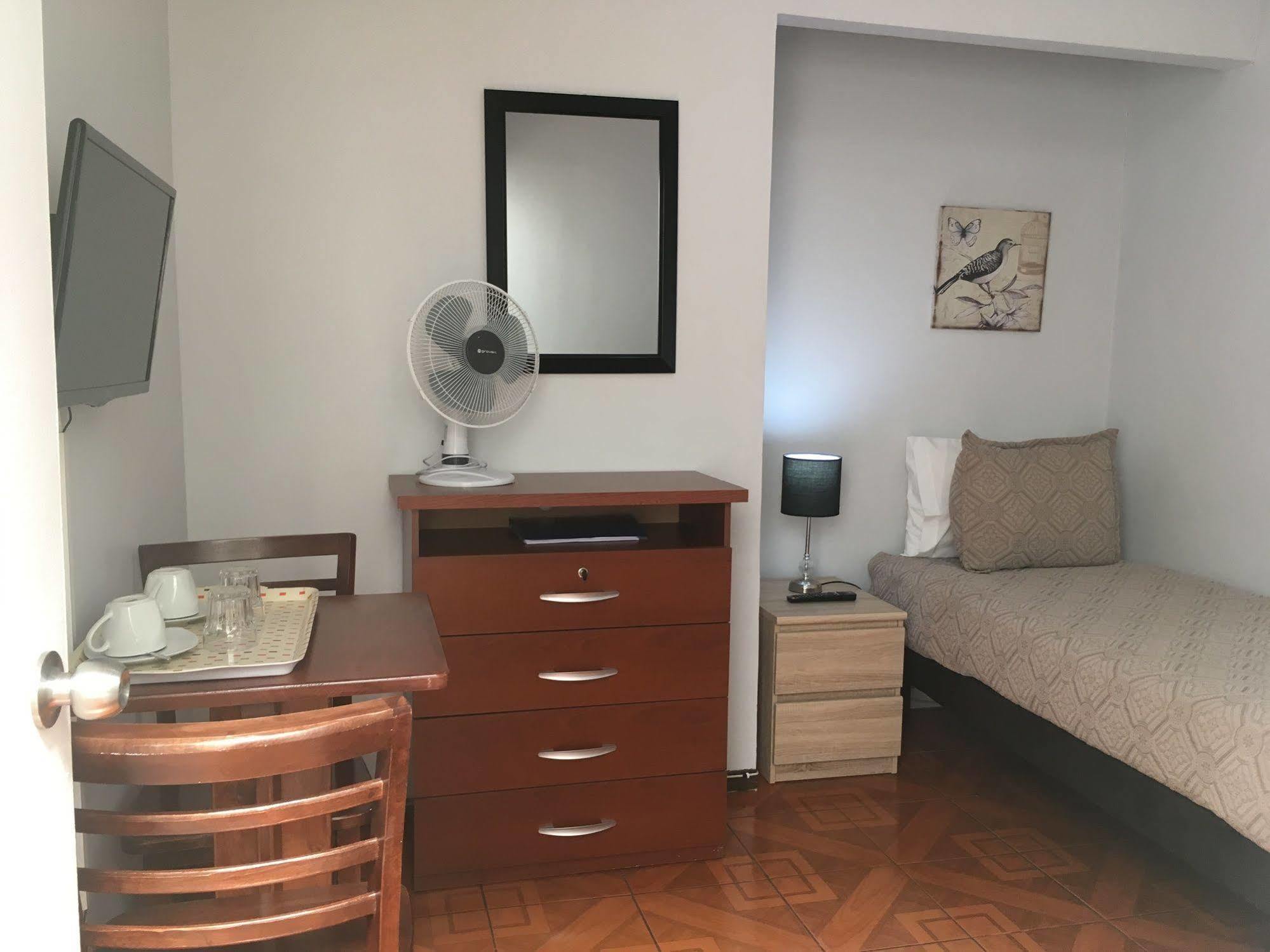 Residencial Universitaria Santiago du Chili Extérieur photo